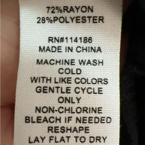 Elegant Black Knit Cardigan (L) - Picture 8 of 11